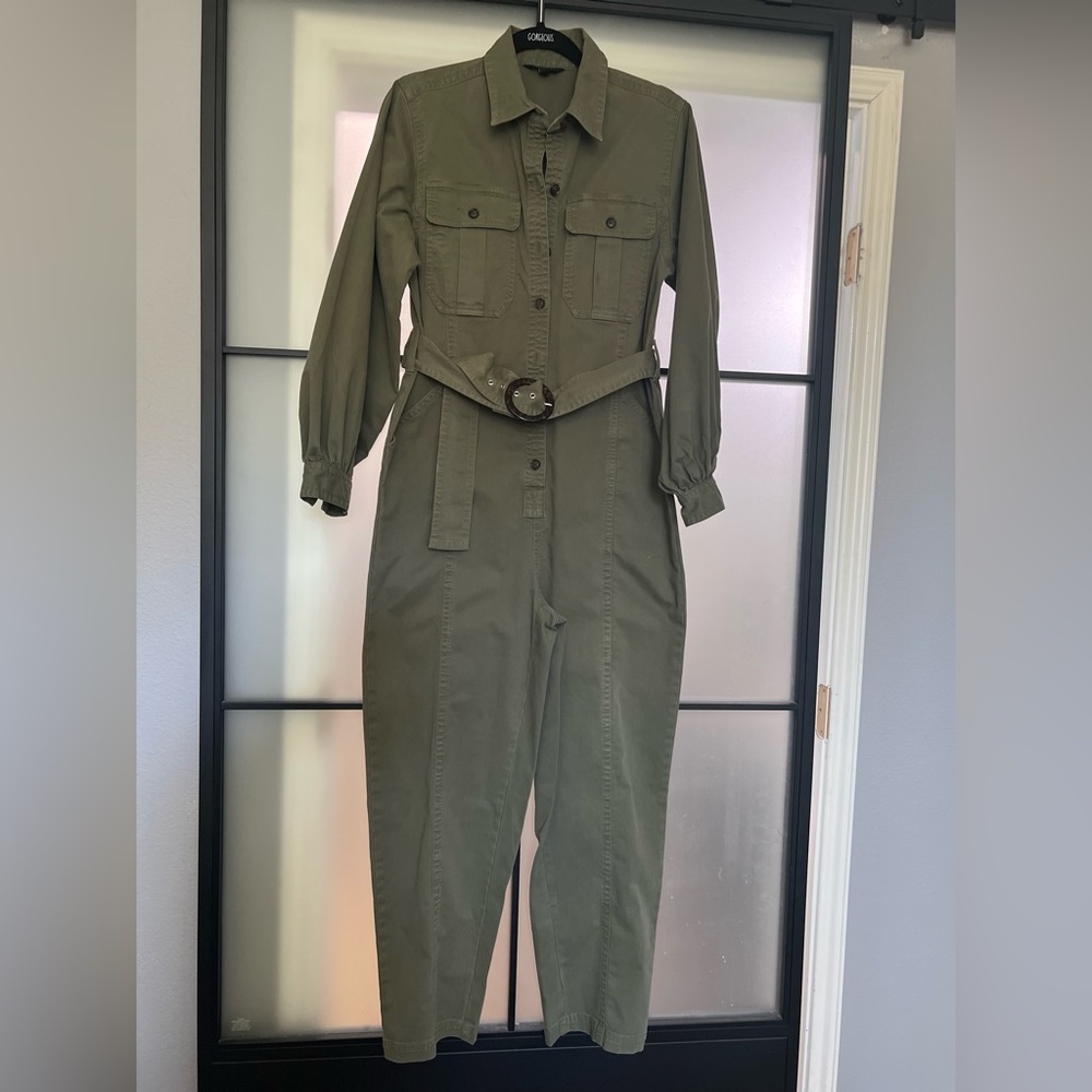 Army green jumpsuit from Banana Republic. Worn once and taken to cleaners.